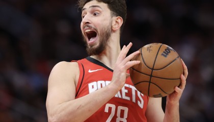 DB电竞官网平台-组织中锋！赛季场均20分6助攻的中锋：张伯伦、约基奇、申京